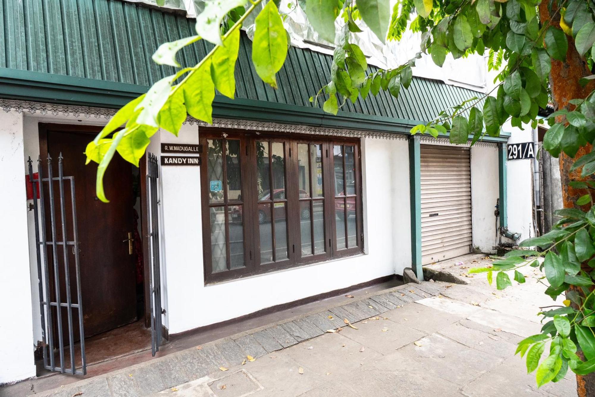 Kandy Inn Madugalle'S Family Guest House Екстер'єр фото